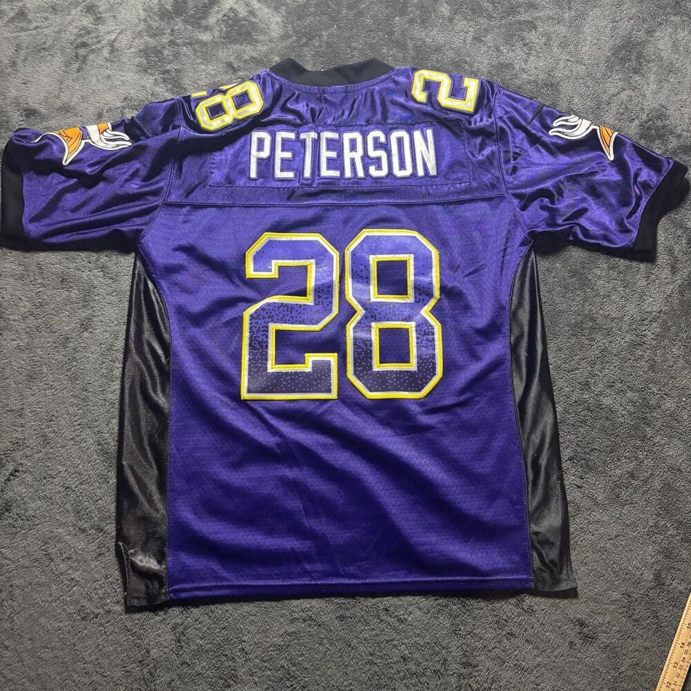 Nike Men’s Minnesota Vikings Adrian Peterson 28 Embroidered NFL Jersey Purple M